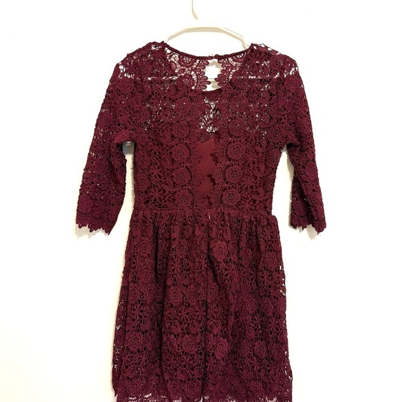 2/$30 L'ATISTE - Burgundy Lace Mini Dress 3/4 Sleeve Fit & Flare Size S - Picture 5 of 9